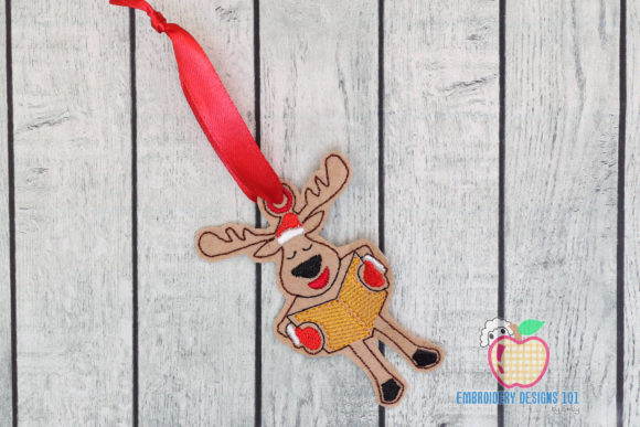Christmas Caroling Ornament: A Festive Embroidery Gem